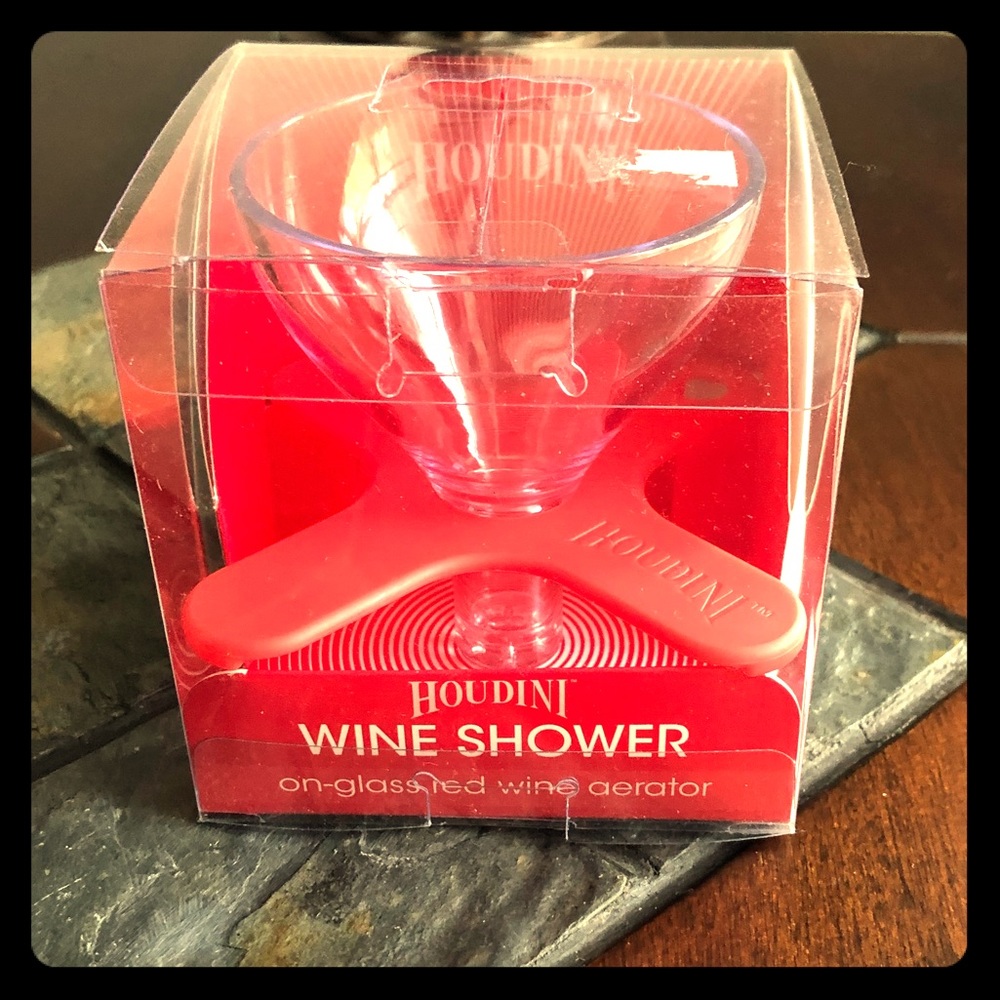 Houdini Wine Shower On Glass Red Wine Aerator